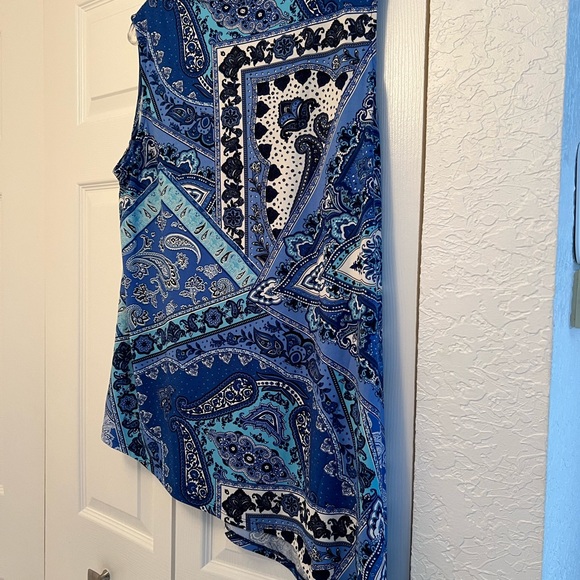 AVENUE SZ 20 SLEEVELESS ASYMMETRICAL BLU PAISLEY PRINT TOP - Picture 8 of 9